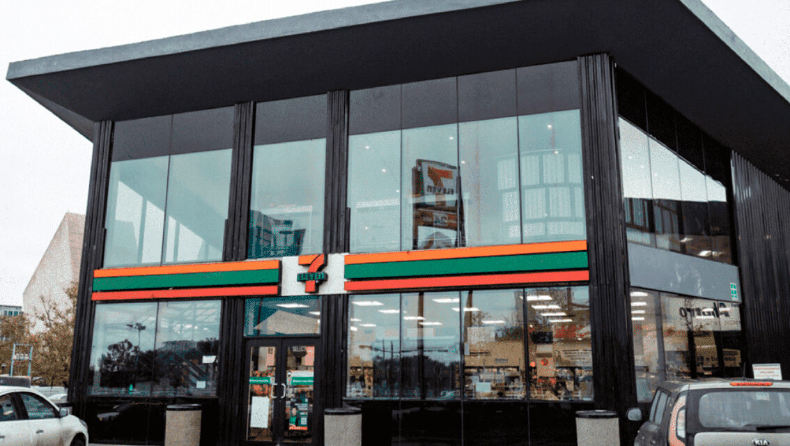 Si eres cliente de Santander retira dinero en 7-Eleven