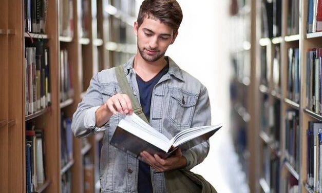 Jóvenes universitarios: entre la libertad y la responsabilidad de administrar el dinero