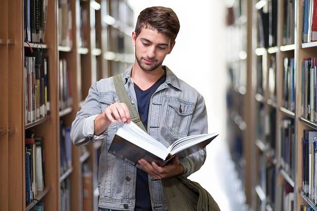 Jóvenes universitarios: entre la libertad y la responsabilidad de administrar el dinero