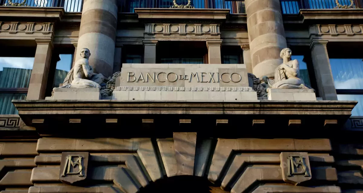 Advierte Banxico riesgos al alza en la inflación