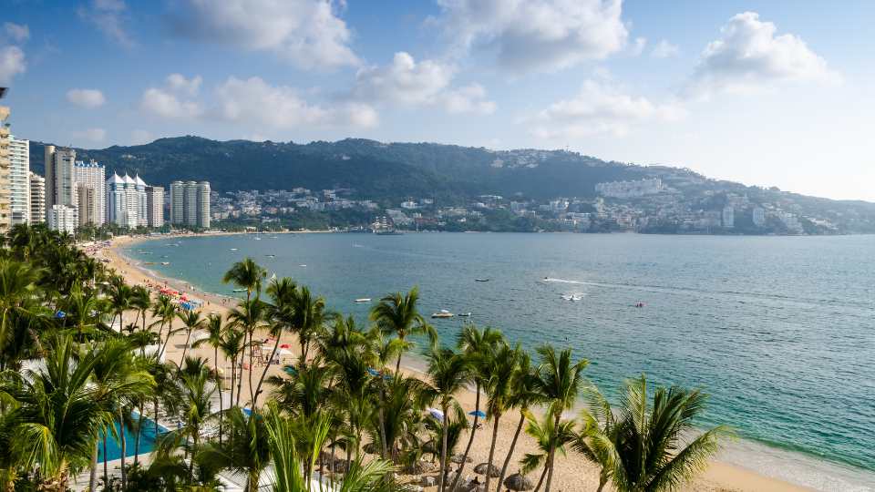 Hasta 2024 reabrirán entre 10 y 15% de comercios y hoteles en Acapulco