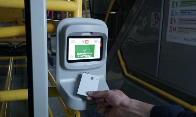 Súbete al metrobús y paga de forma digital