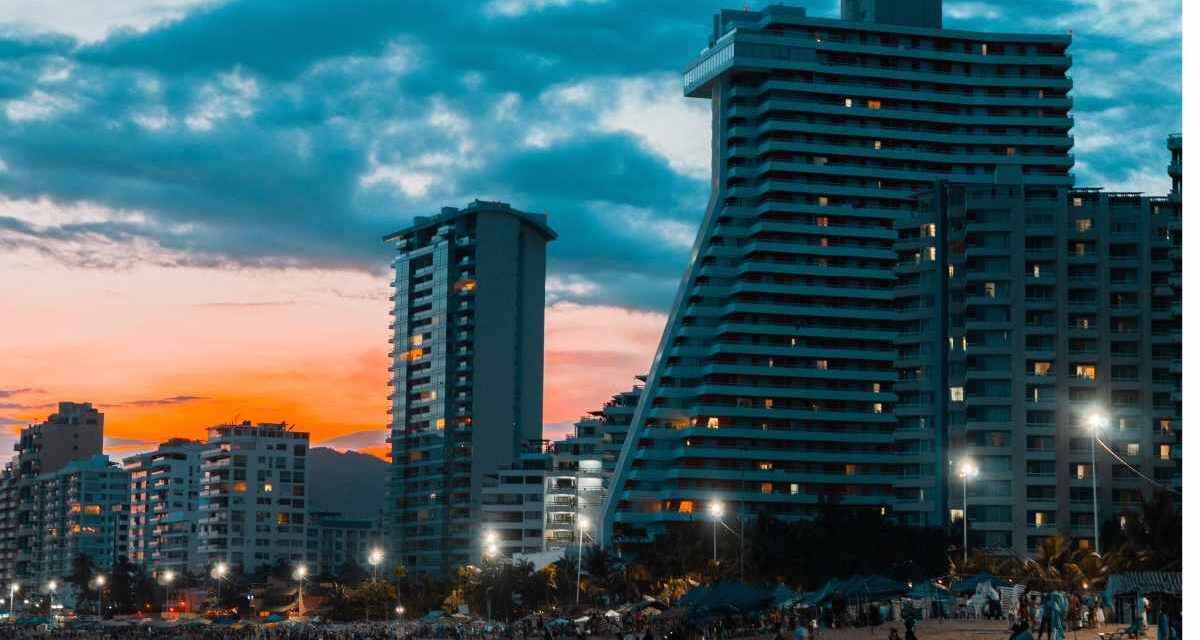 Avanza reconstrucción de hoteles asegurados en Acapulco