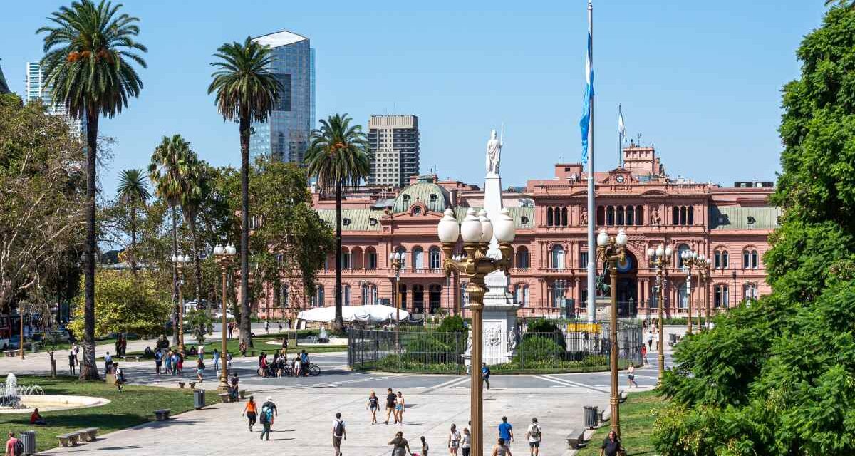 Gobierno de Argentina aumenta hasta 150% precio de energía eléctrica