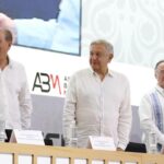 Cumplí mis promesas, dice AMLO a banqueros