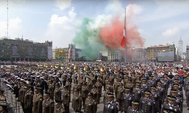 México celebra 214 años de Independencia con colorido desfile militar