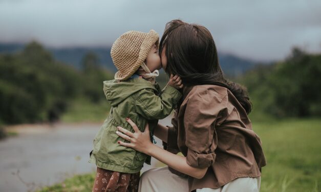 Apapacha a mamá sin morir en el intento