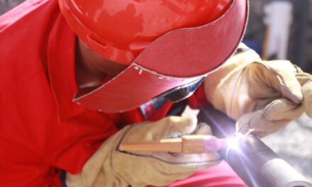 Jubilados privados dan aliento financiero a Pemex y CFE