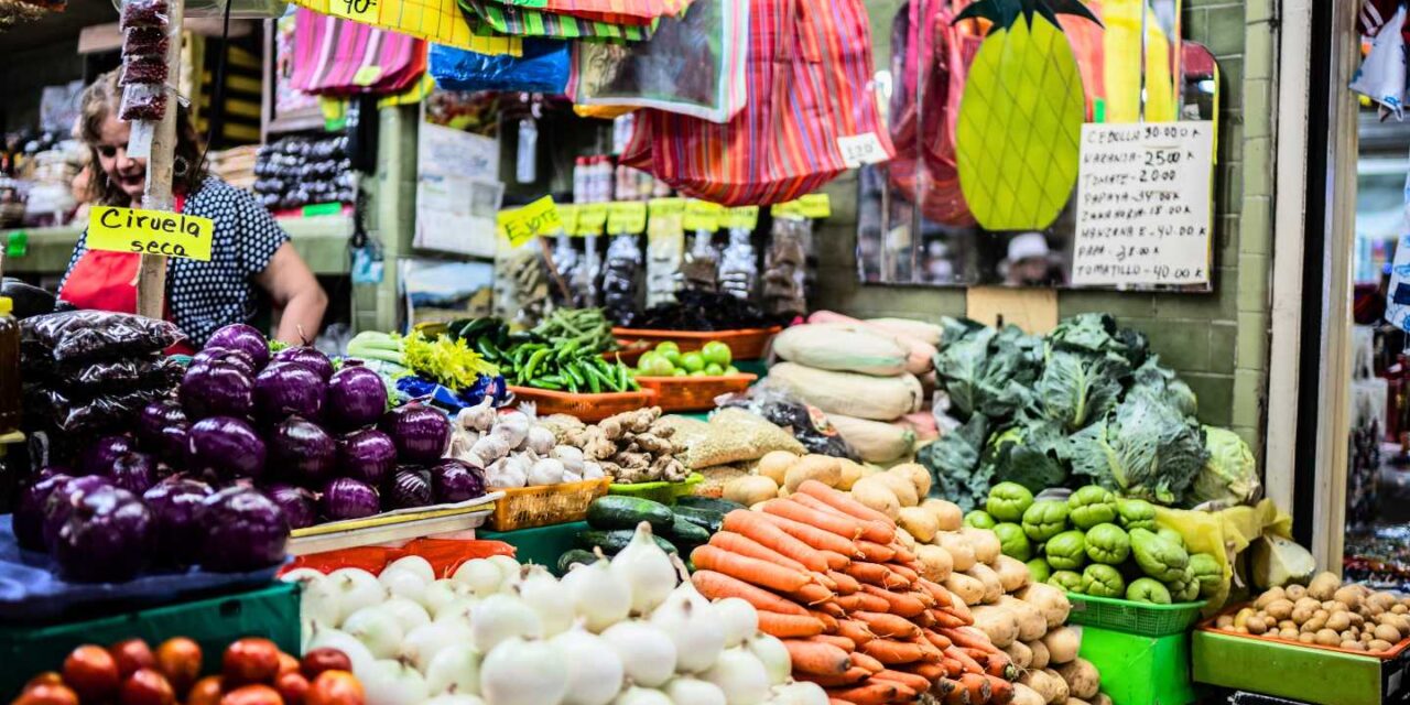 Inflación se sitúa en 3.57%; sube la luz y baja precio del huevo y pollo