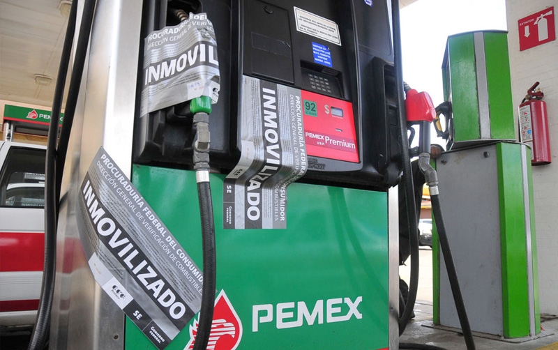 Profeco denunció a 43 gasolineras por no despachar litros completos