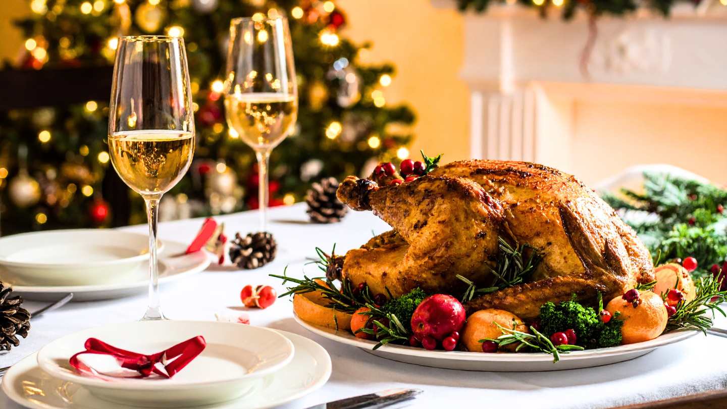 Conoce los costos de cenar romeritos, pavo, bacalao y ponche esta Navidad