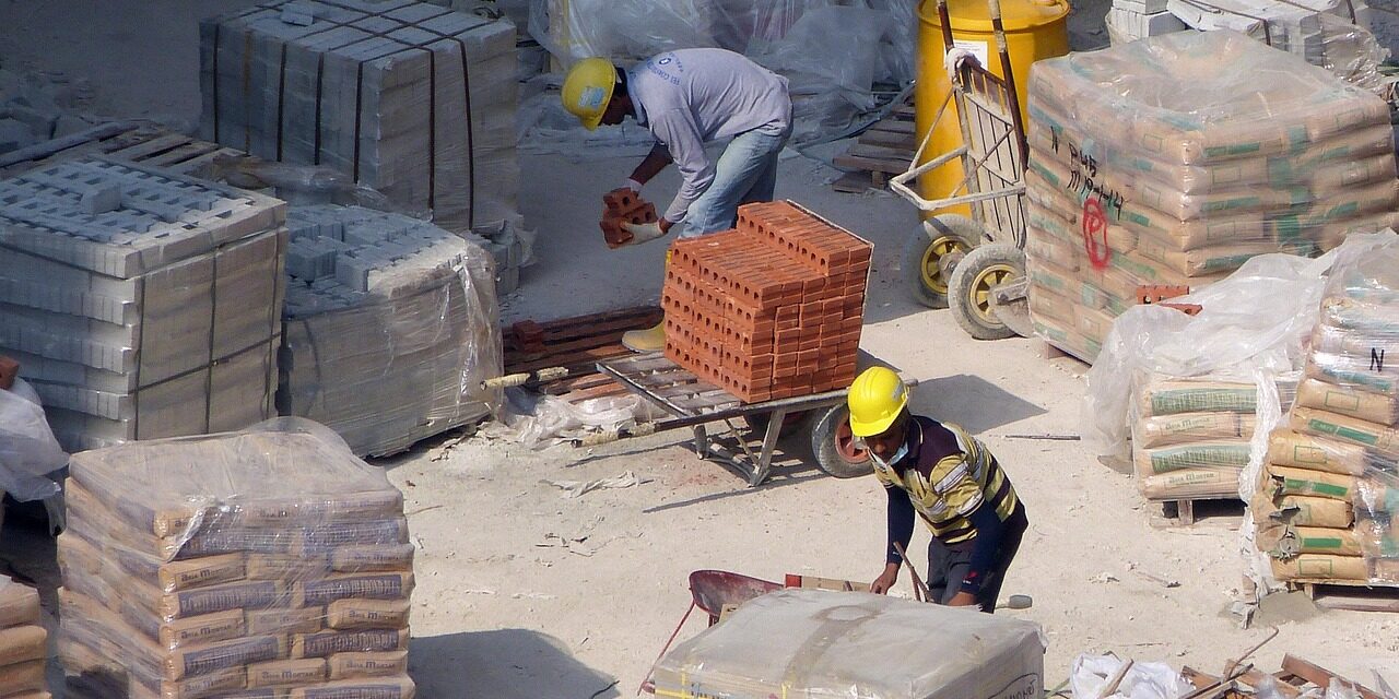 Cemex brilla pese a caída de la industria de la construcción