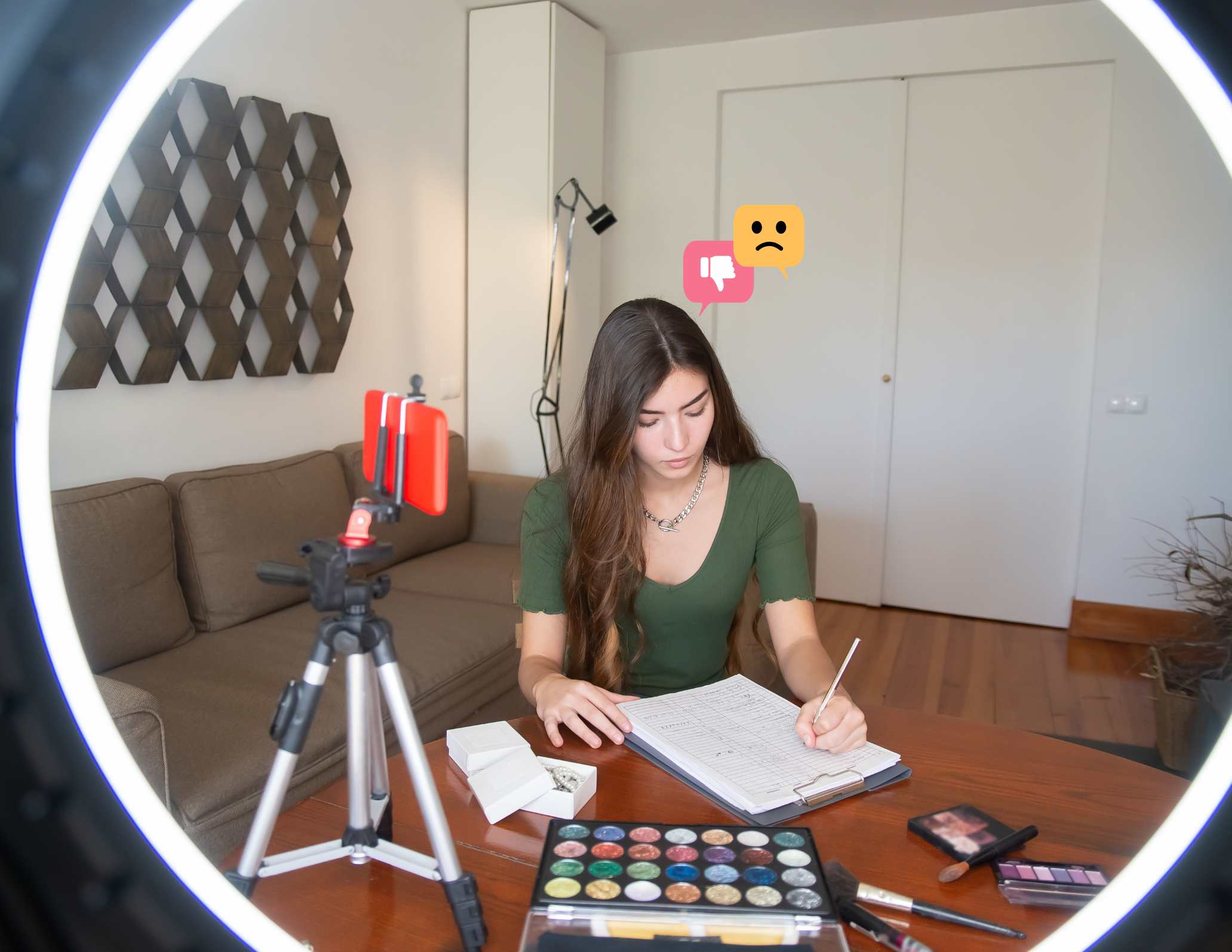 Influencers cambian likes por estabilidad laboral