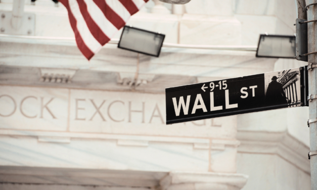 Wall Street lucha por evitar caídas