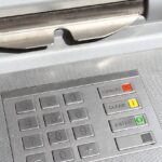 ¿Todavía pagas por usar los cajeros automáticos?