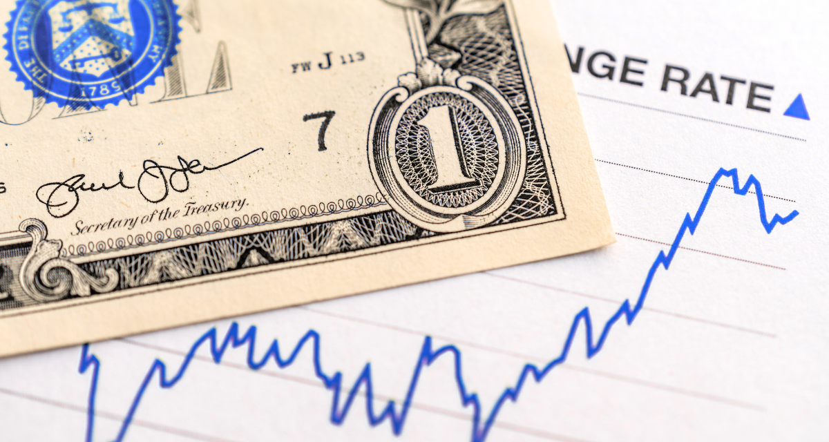 Dólar amplía ventaja frente al peso mexicano