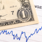 Dólar amplía ventaja frente al peso mexicano
