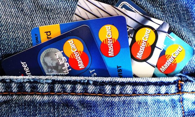 Santander lanza tarjetas con material 100% reciclado