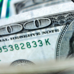 Dólar gana terreno frente al peso mexicano