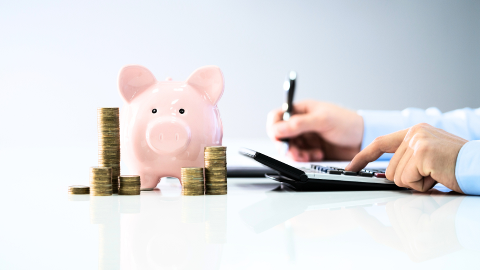 Conoce las ventajas de ahorrar e invertir tu dinero
