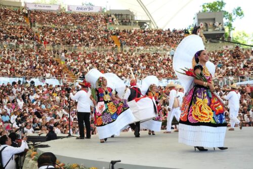 Celebración del Lunes del Cerro en la Guelaguetza