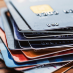Crecen tarjetas de crédito, no tengas más de tres
