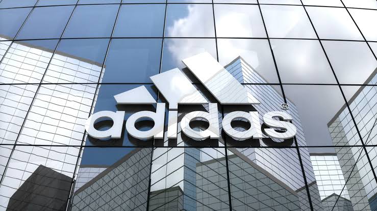 Adidas bate récords mientras Nike sigue cayendo en China