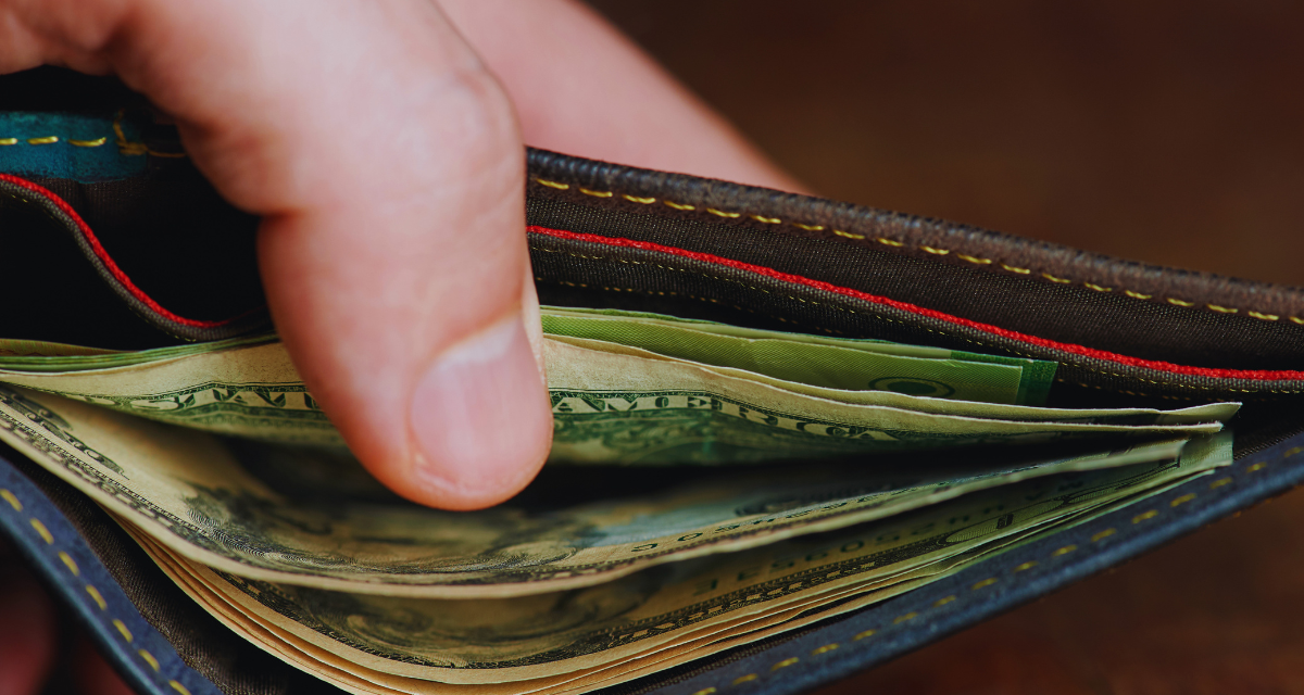 ¿Te llegaron dolaritos? Remesas caen 3.6% en agosto