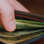 ¿Te llegaron dólaritos? Remesas caen 3.6% en agosto